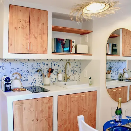 Santorini Evasion - De Luxe Apartment *